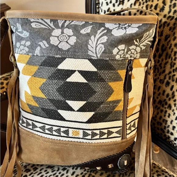 New Myra Concealed Western Boho Crossbody Bag Native American Design Fashion Bag - Picture 2 of 11